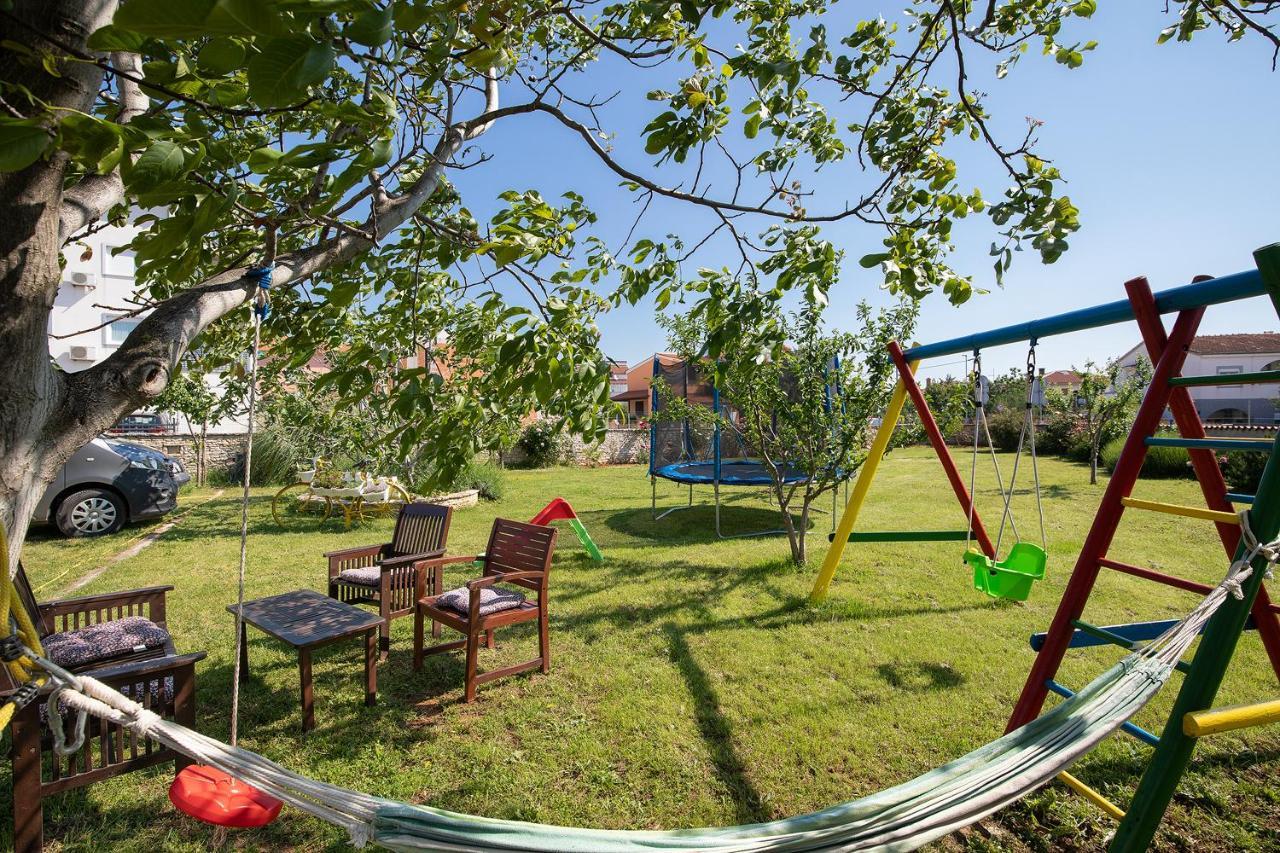 Modern Stone House With Flowers & Playground Medulin Exterior foto